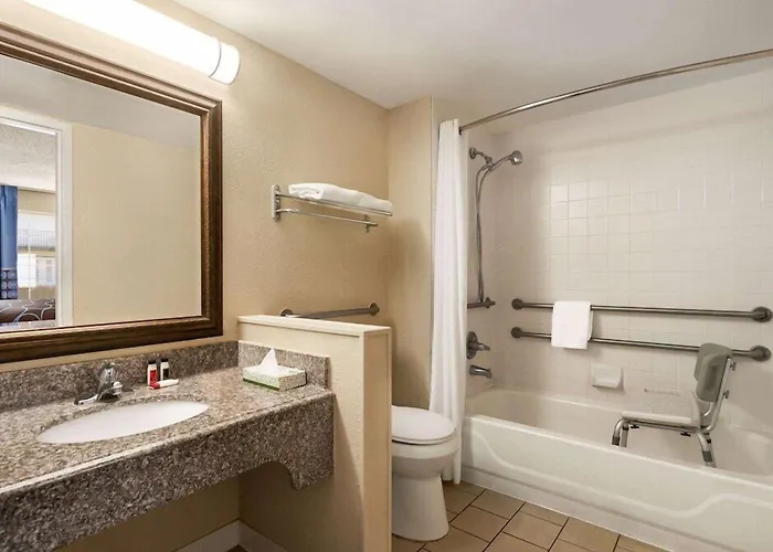 Super 8 By Wyndham Gulfport Airport Nw Near Biloxi