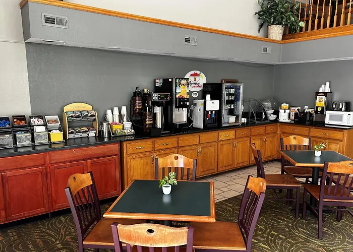 Super 8 By Wyndham Mound City