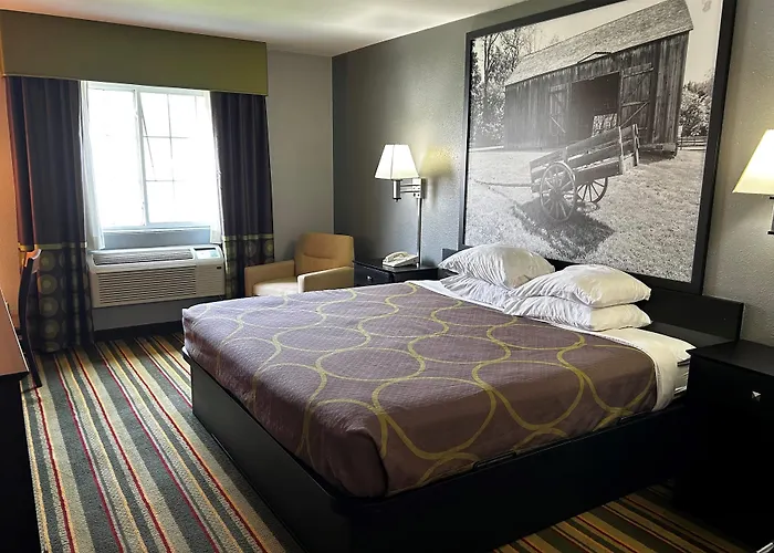Super 8 By Wyndham Mound City
