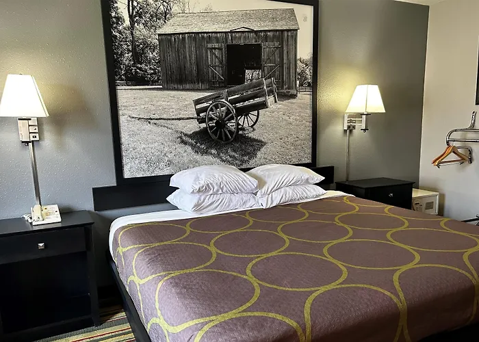 Super 8 By Wyndham Mound City