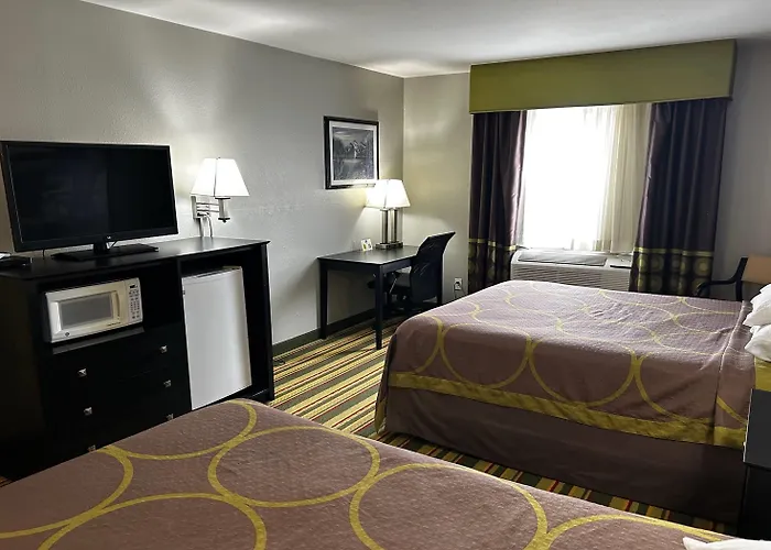 Super 8 By Wyndham Mound City
