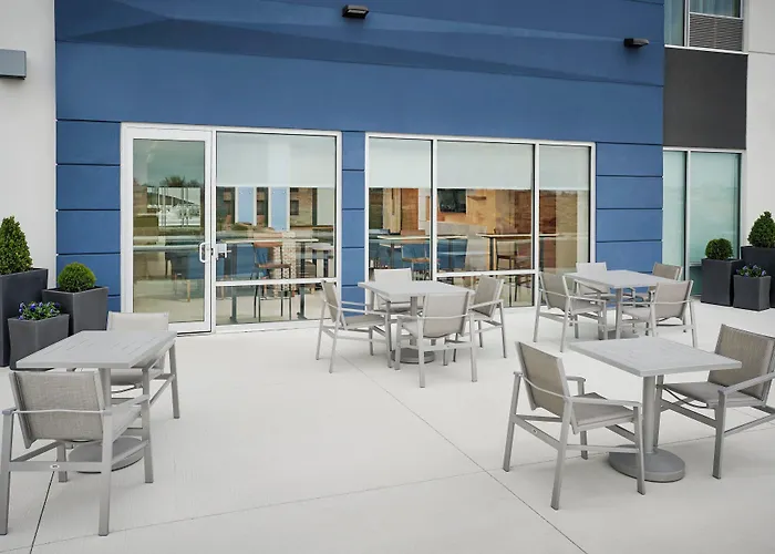 Holiday Inn Express & Suites Windsor East - Lakeshore By Ihg