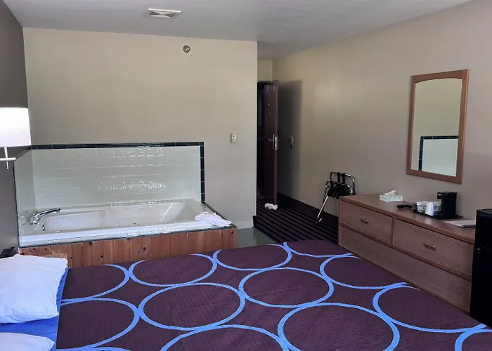 Northwoods Inn And Suites