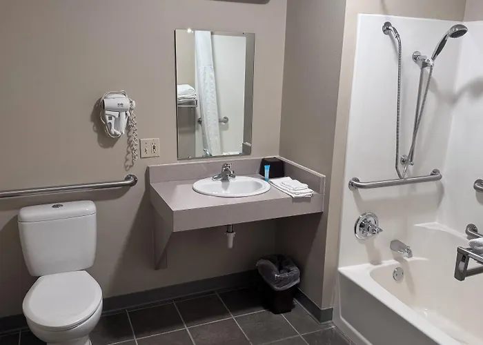 Northwoods Inn And Suites