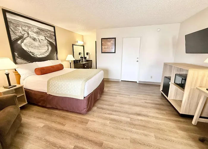 Super 8 By Wyndham Salina/Scenic Hills Area