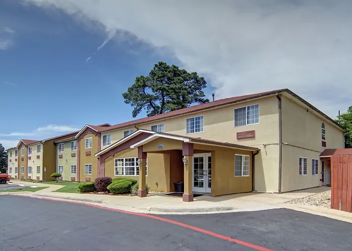 Hometown Inn & Suites