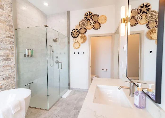 Colony Suites