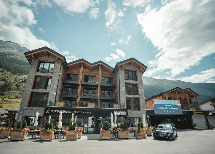 Hotel Porta Cervino - Parking & Dining