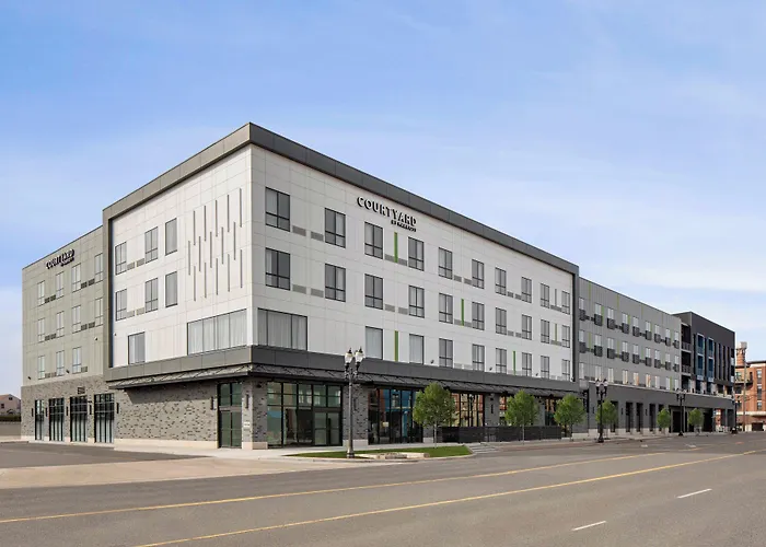 Courtyard By Marriott Lansing Downtown
