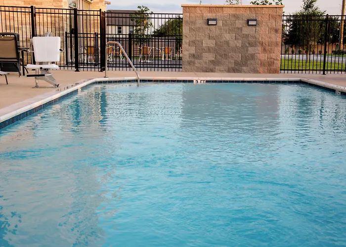 Holiday Inn Express & Suites Taylor By Ihg