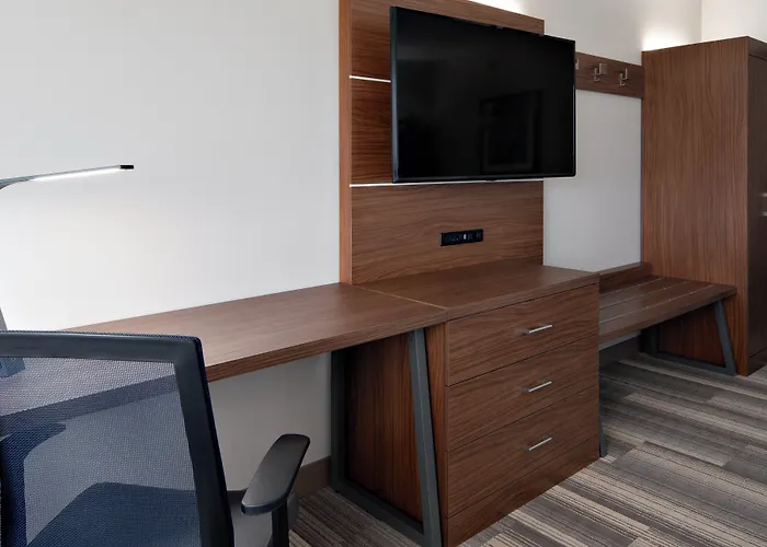 Holiday Inn Express & Suites - Elkhorn - Lake Geneva Area By Ihg