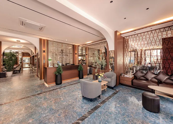 Riverside Hotel