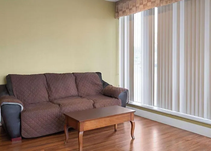 Super 8 By Wyndham Youngstown/Girard