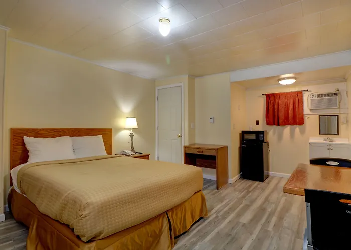 Brookside Inn & Cottages