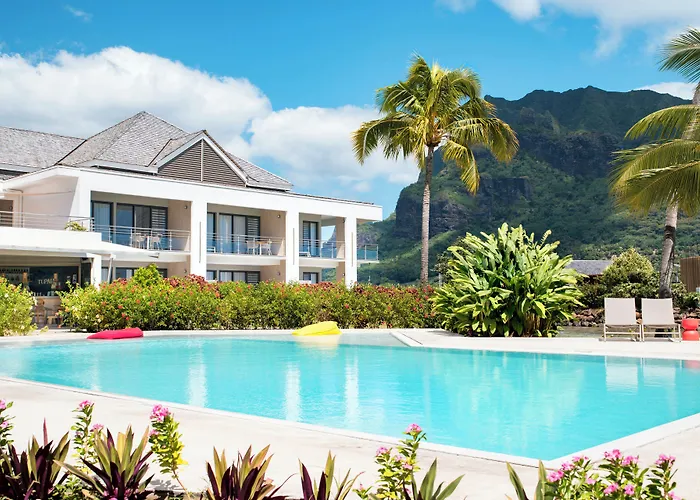 Cook'S Bay Hotel & Suites