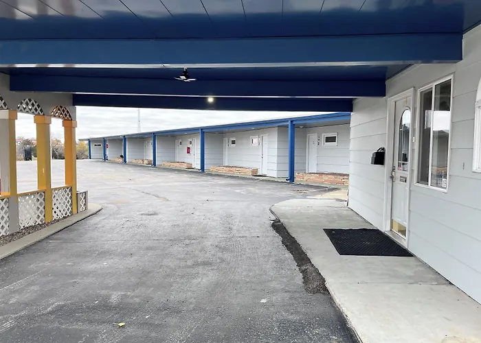 Midway Motel