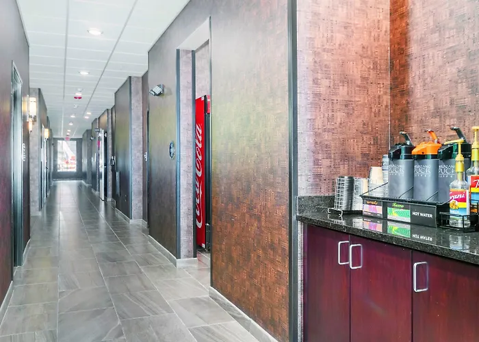 Cobblestone Hotel & Suites - Janesville