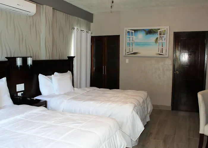 Barefoot Caye Caulker Hotel