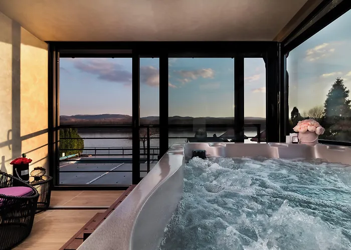 Panorama Aqualux Riverfront Guesthouse