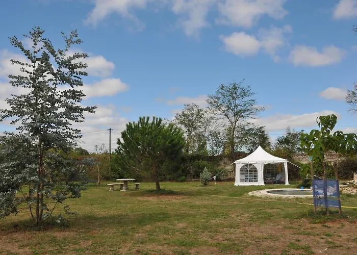 Château Campsite: Rustic Outdoor Experience