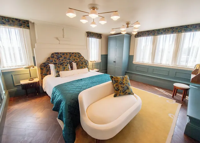 The Carre Arms Hotel & Restaurant