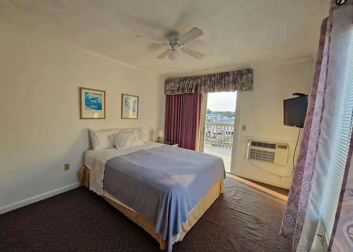 Sandcastle Beachfront Inn