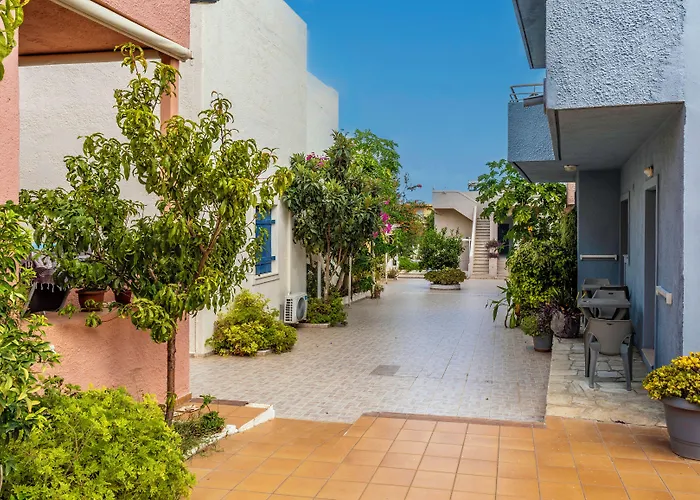 Evina Rooms & Suites