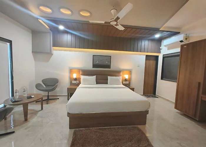 Flamingo Club And Resort Una 3 Km Away From Diu Check Post