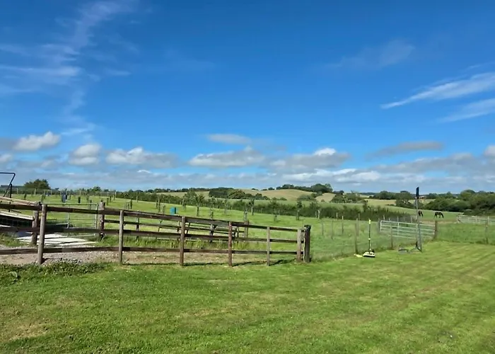Knapp Farm Glamping Lodge 1