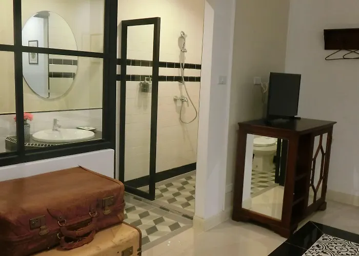 Bloom Boutique Hotel & Cafe