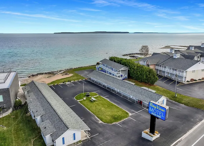 Bayview Lakefront Inn