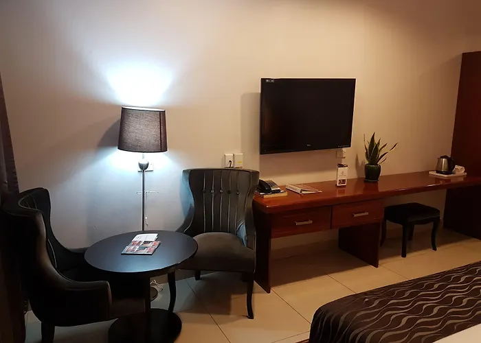 Paddy'S Hotel & Apartments