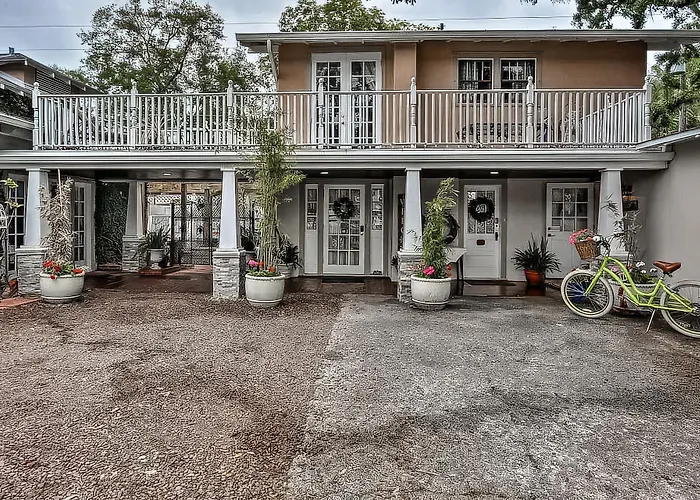 Park Place Inn And Cottages