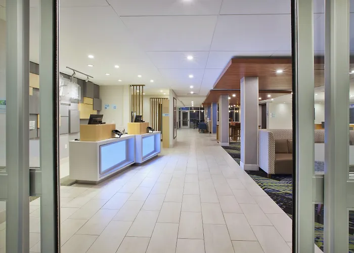 Holiday Inn Express & Suites Grand Rapids Airport North By Ihg