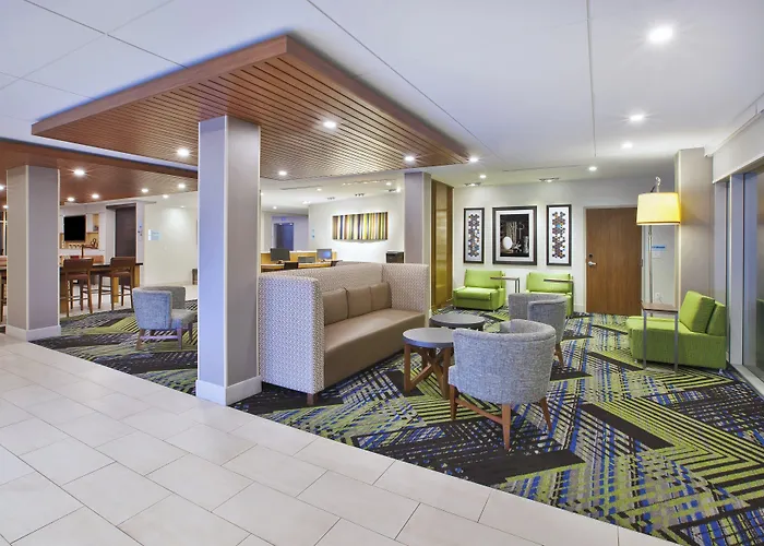 Holiday Inn Express & Suites Grand Rapids Airport North By Ihg