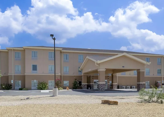 Quality Inn & Suites Carlsbad Caverns Area
