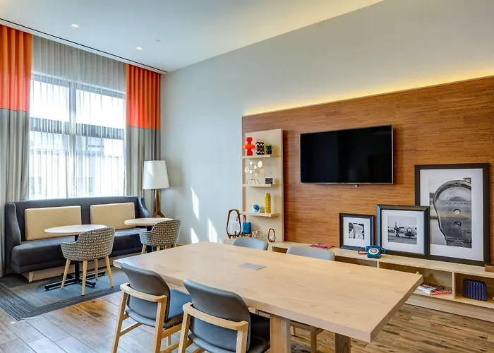 Hampton Inn & Suites Boston/Waltham