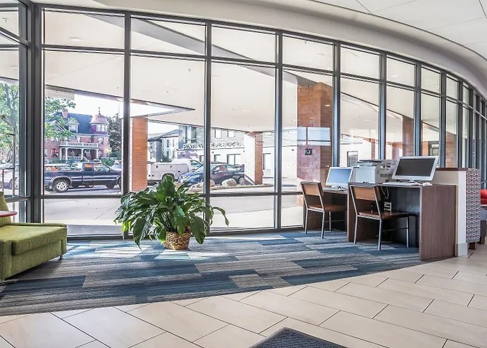 Holiday Inn Express & Suites Platteville By Ihg