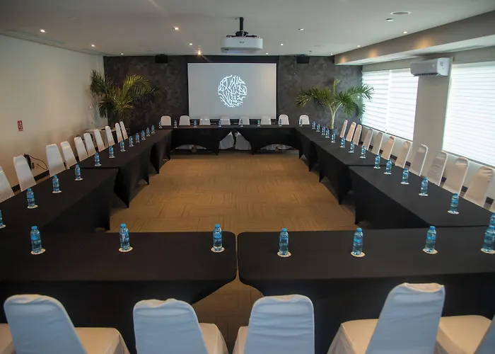 The Reef 28 Hotel & Spa (Adults Only)