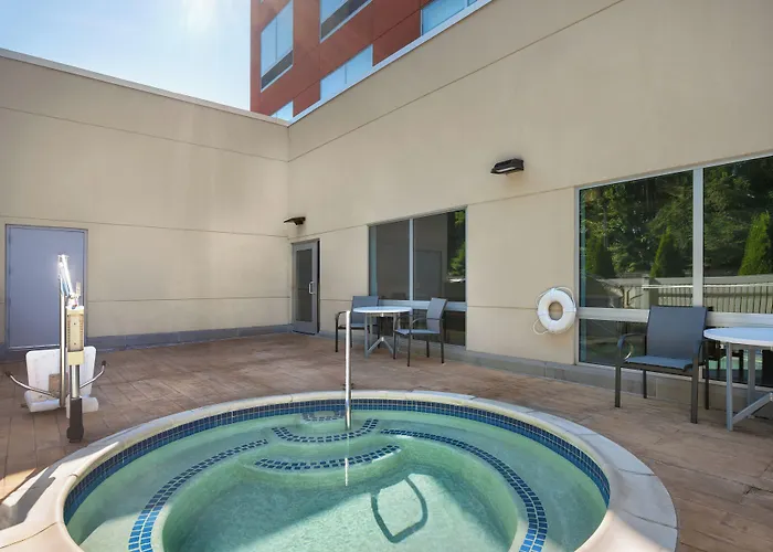 Holiday Inn Express Queensbury-Lake George Area By Ihg