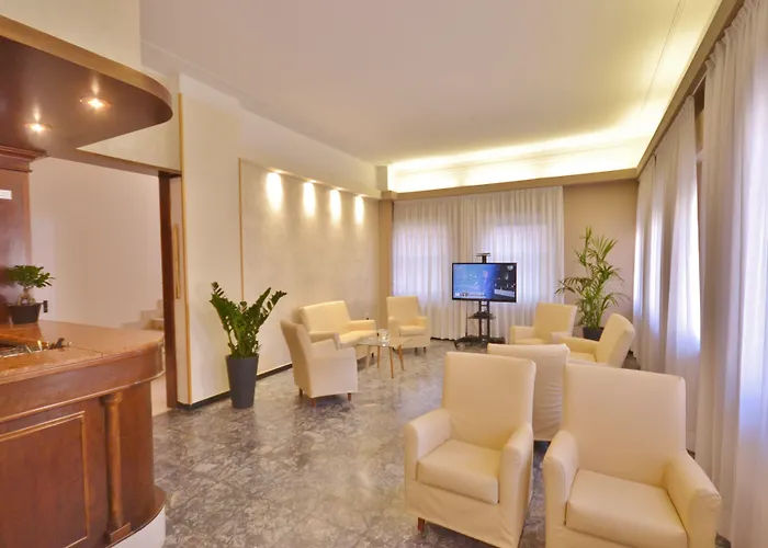 Gold Hotel