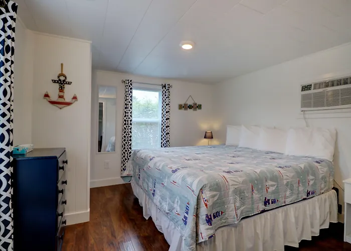 Carriage House Motel Cottages & Suites
