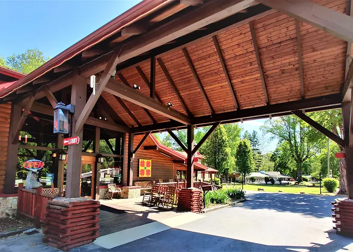 Smoky Falls Lodge