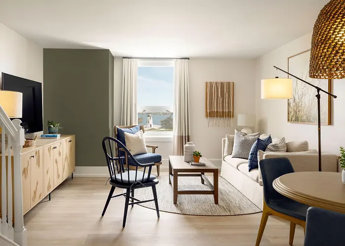 Newport Harbor Island Resort