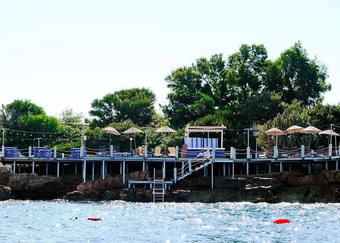 Maya Bistro Hotel & Beach