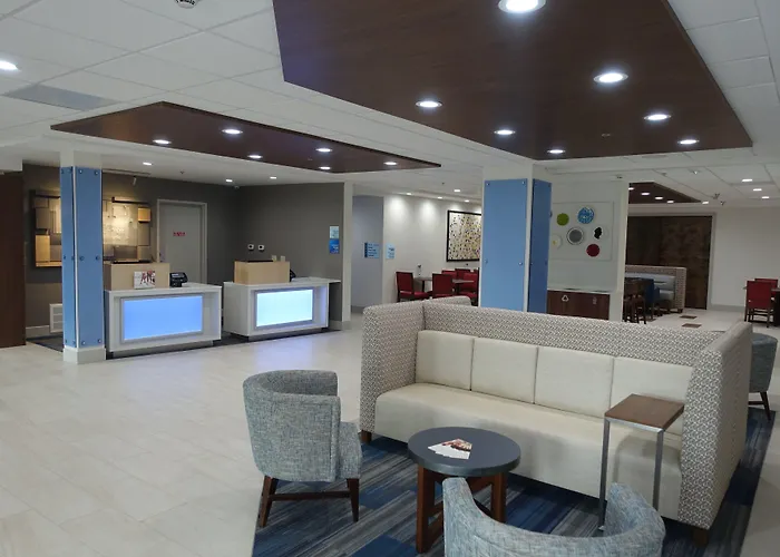 Holiday Inn Express & Suites Brentwood By Ihg