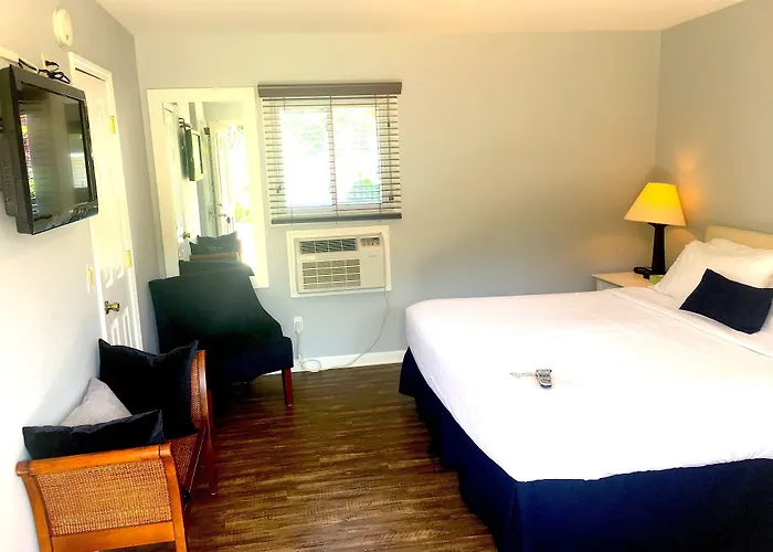 Shorewood Inn