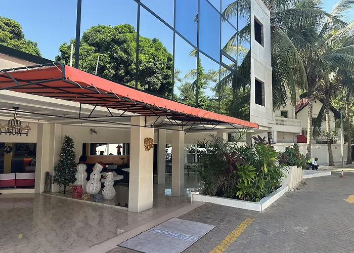 Woodpecker Resort Hotel