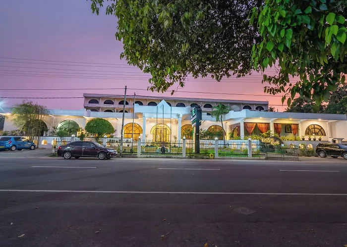 Kandyan Reach Hotel
