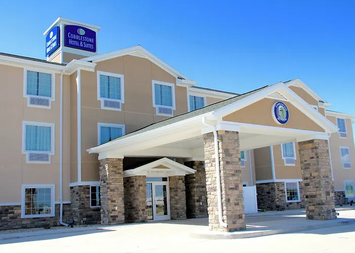 Cobblestone Hotel & Suites - Devils Lake